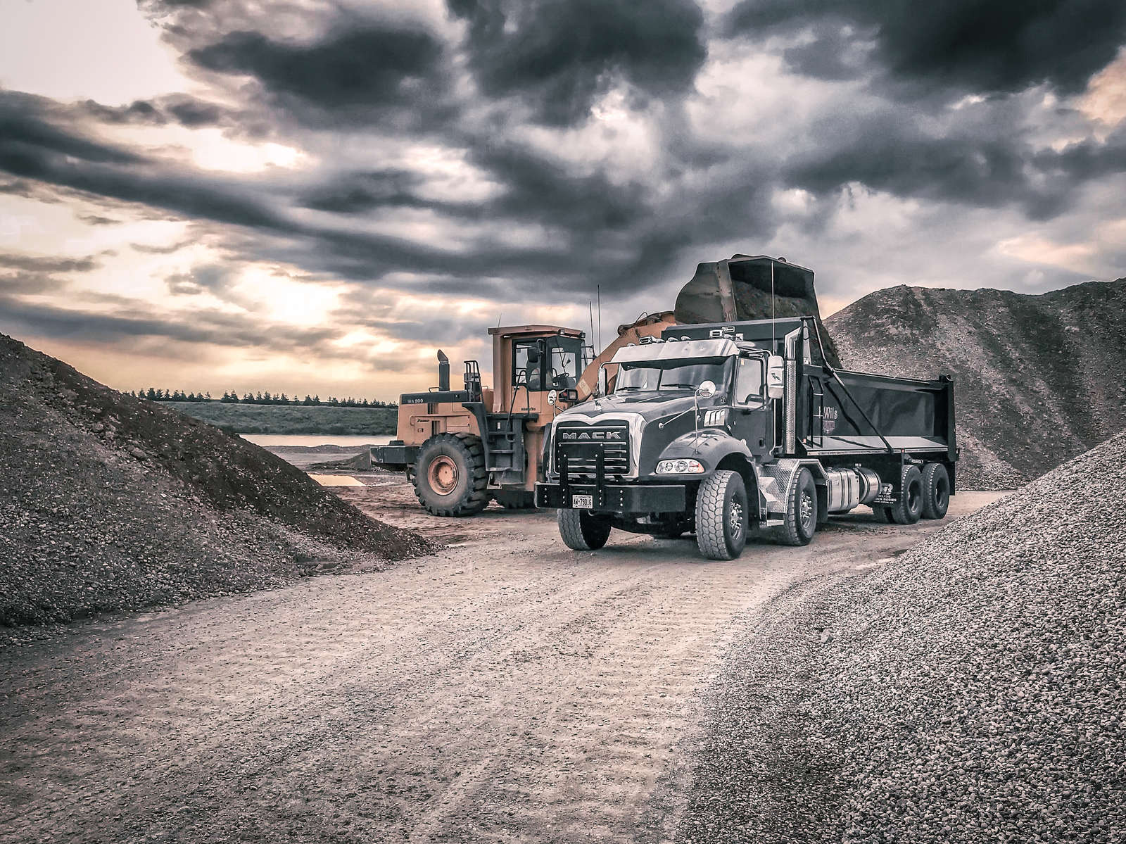 Dump Truck Suspension System & Custom Configuration | Simard Suspensions